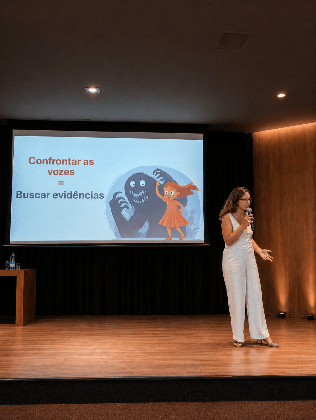 Gabriela Arná em palestra
